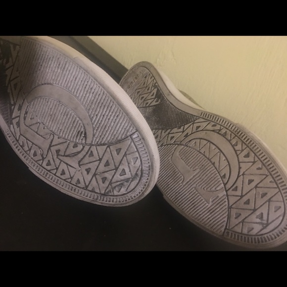 GUESS Women’s Tennis Shoes / Sneakers - Picture 4 of 4